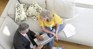 https://www.vecteezy.com/photo/858513-woman-with-financial-advisor-on-sofa