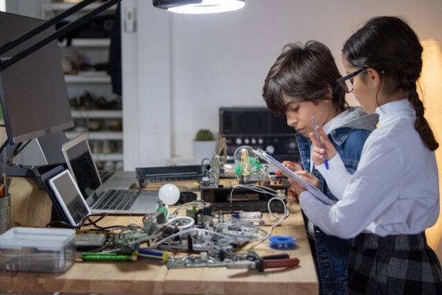 https://www.freepik.com/free-photo/young-engineer-working-new-school-project-robotics_24539247.htm#query=geeks&position=43&from_view=search&track=sph&uuid=8c45b900-6ce3-48c3-9f52-bb9f255a47c6