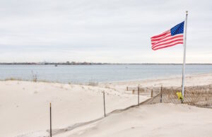 https://www.vecteezy.com/photo/18726531-american-flag-on-breezy-point