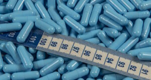 https://www.vecteezy.com/photo/34735964-blue-weight-loss-pills-and-measuring-tape-symbolizing-slimming
