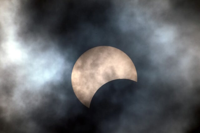 https://www.vecteezy.com/photo/16735228-partial-solar-eclipse